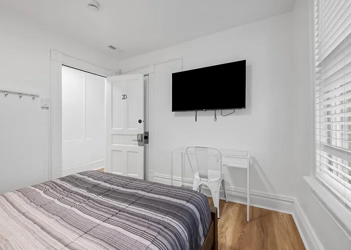 Shadyside 2d Modern And Stylish Private Bedroom With Shared Bathroom Pittsburgh
