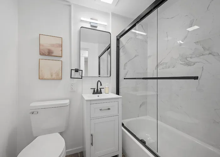 Homestay Shadyside 2d Modern And Stylish Private Bedroom With Shared Bathroom